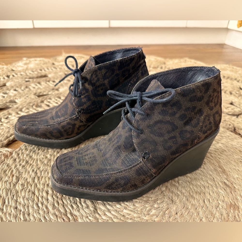 Donald J. Pliner Dakota Shimmer Leopard 🐆 Print Lace Up Bootie